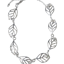 Collar de hojas