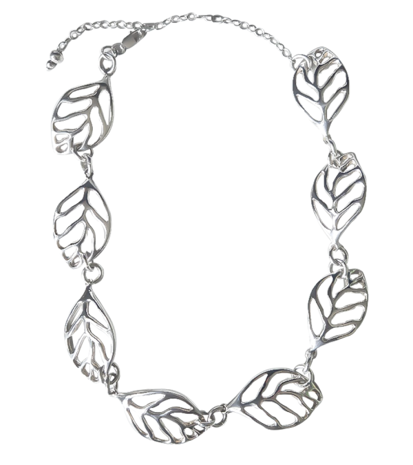 Collar de hojas